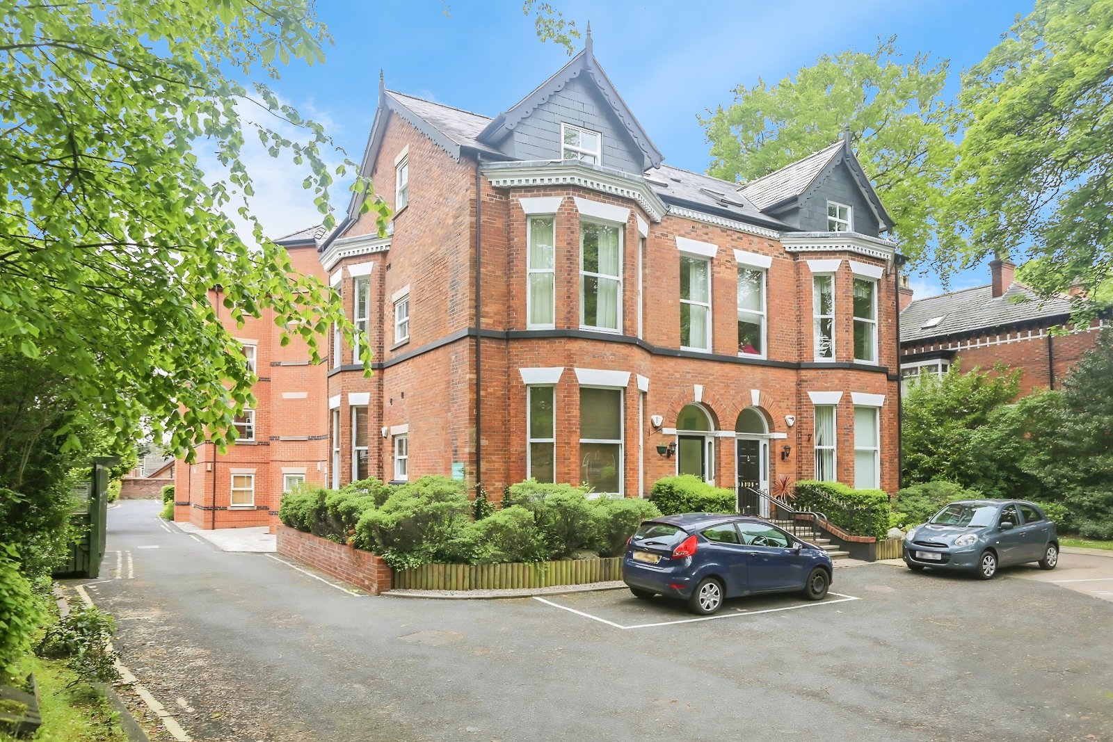 Heaton Moor Road, Heaton Moor, Stockport, SK4